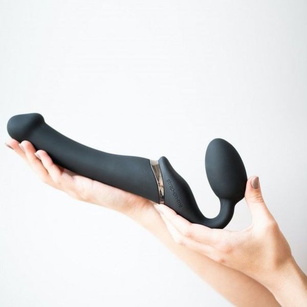 Безремневой страпон с вибрацией Strap-On-Me Vibrating Black M, диаметр 3,3см, пульт ДУ, регулируемый SO3354 фото